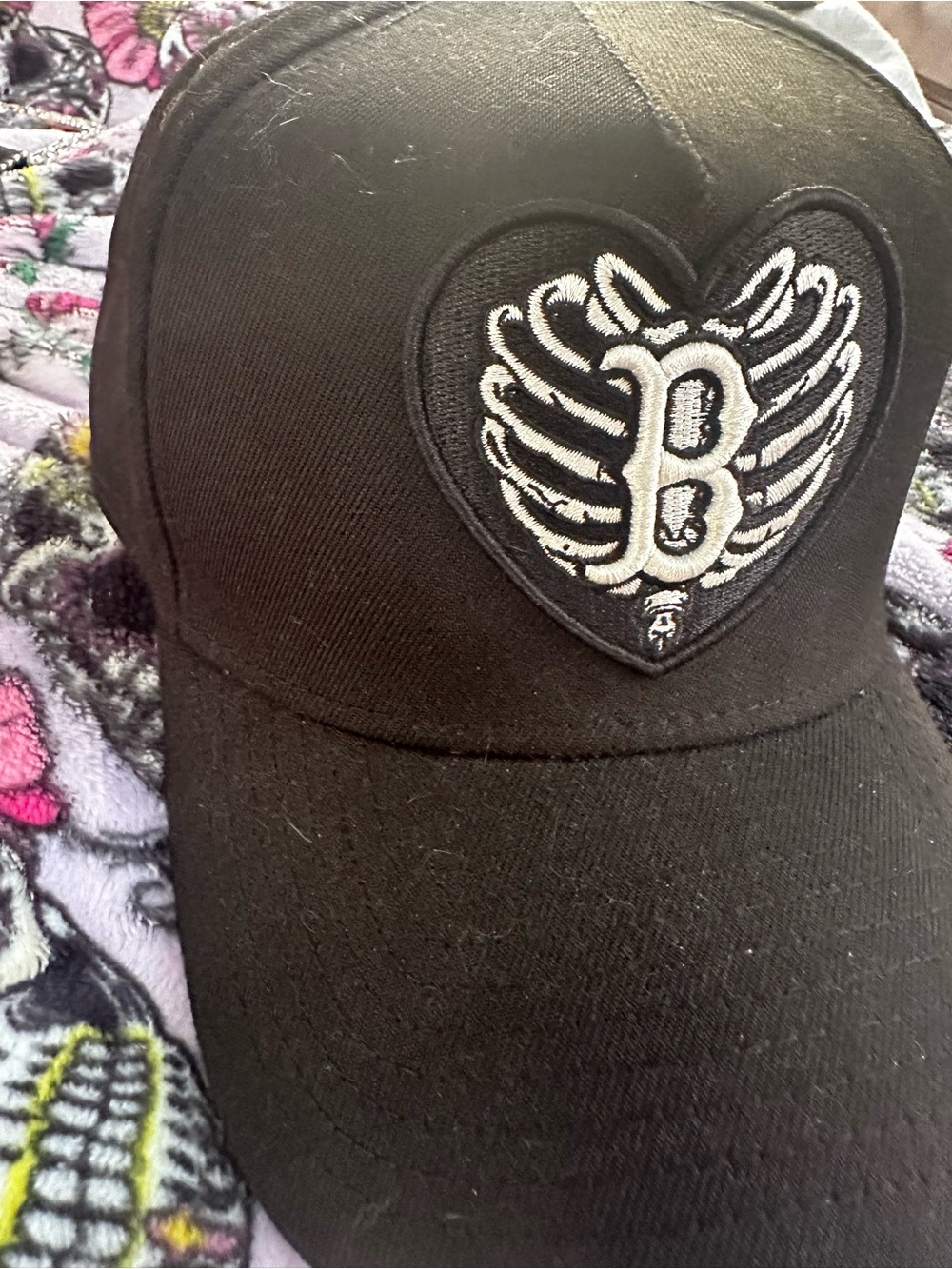 New Era Black Baseball Cap with Embroidered Heart skeleton Patch
